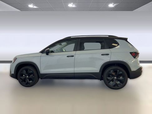 New 2026 Volkswagen Taos SE FWD image 2