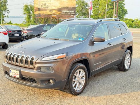Used 2017 Jeep Cherokee Latitude w/ True North Edition image 8
