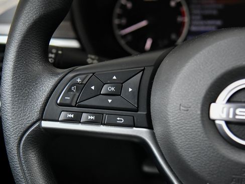 Used 2024 Nissan Altima 2.5 SV image 28