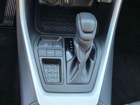 Used 2025 Toyota RAV4 XLE image 23