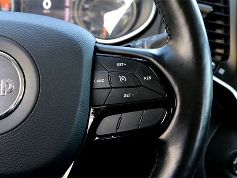 Used 2021 Jeep Cherokee Latitude Plus image 13