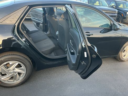 New 2026 Hyundai Elantra SE FWD image 16