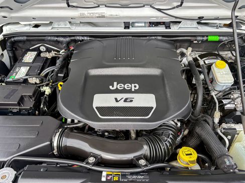 Used 2017 Jeep Wrangler Unlimited Sport w/ Connectivity Group AWD/4WD image 32