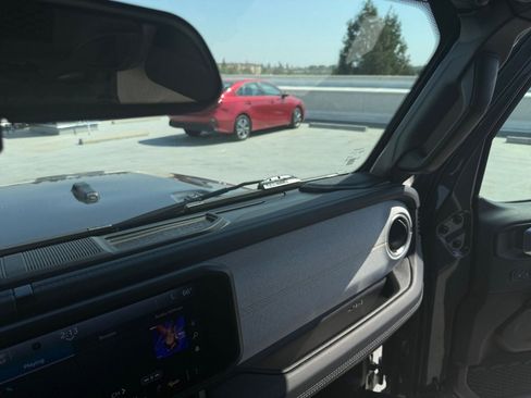 Used 2025 Jeep Wrangler Sahara image 34