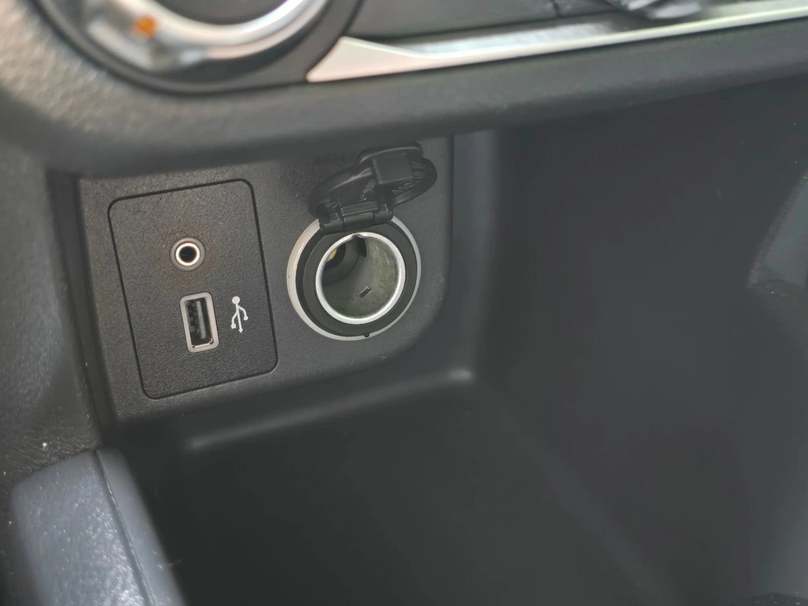 Used 2020 Nissan Kicks S FWD image 28