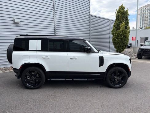 Used 2025 Land Rover Defender 110 X-Dynamic SE AWD/4WD image 10