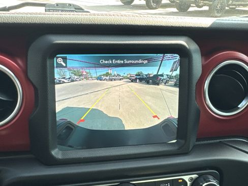 Used 2023 Jeep Gladiator Rubicon w/ Cold Weather Group image 27