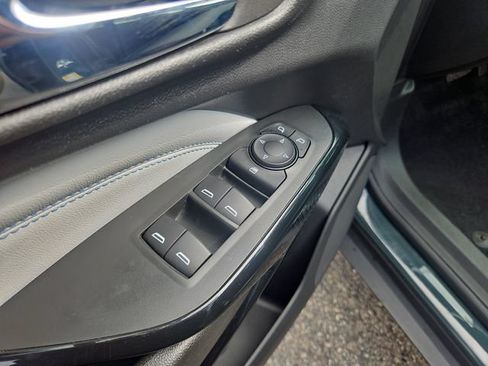 Used 2025 Chevrolet Trax LT FWD image 11