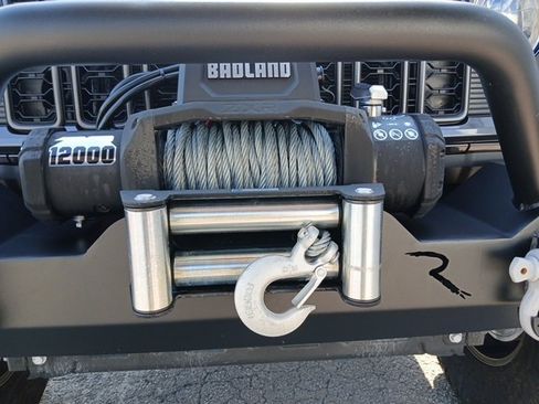 Used 2025 Jeep Gladiator Sport image 18