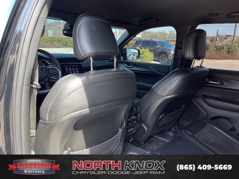 Used 2023 Jeep Grand Cherokee Altitude image 8