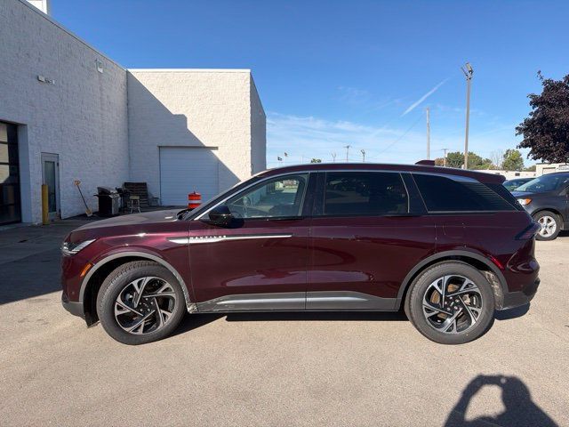 Used 2024 Lincoln Nautilus Premier AWD/4WD image 4