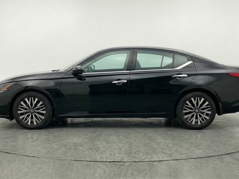 Used 2025 Nissan Altima 2.5 SV image 5