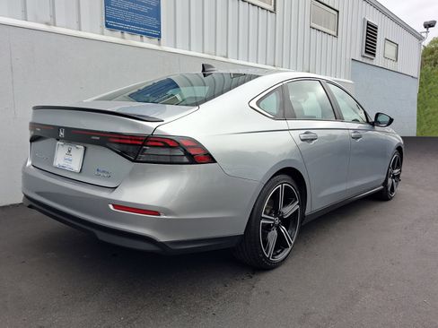 Used 2025 Honda Accord Sport image 10