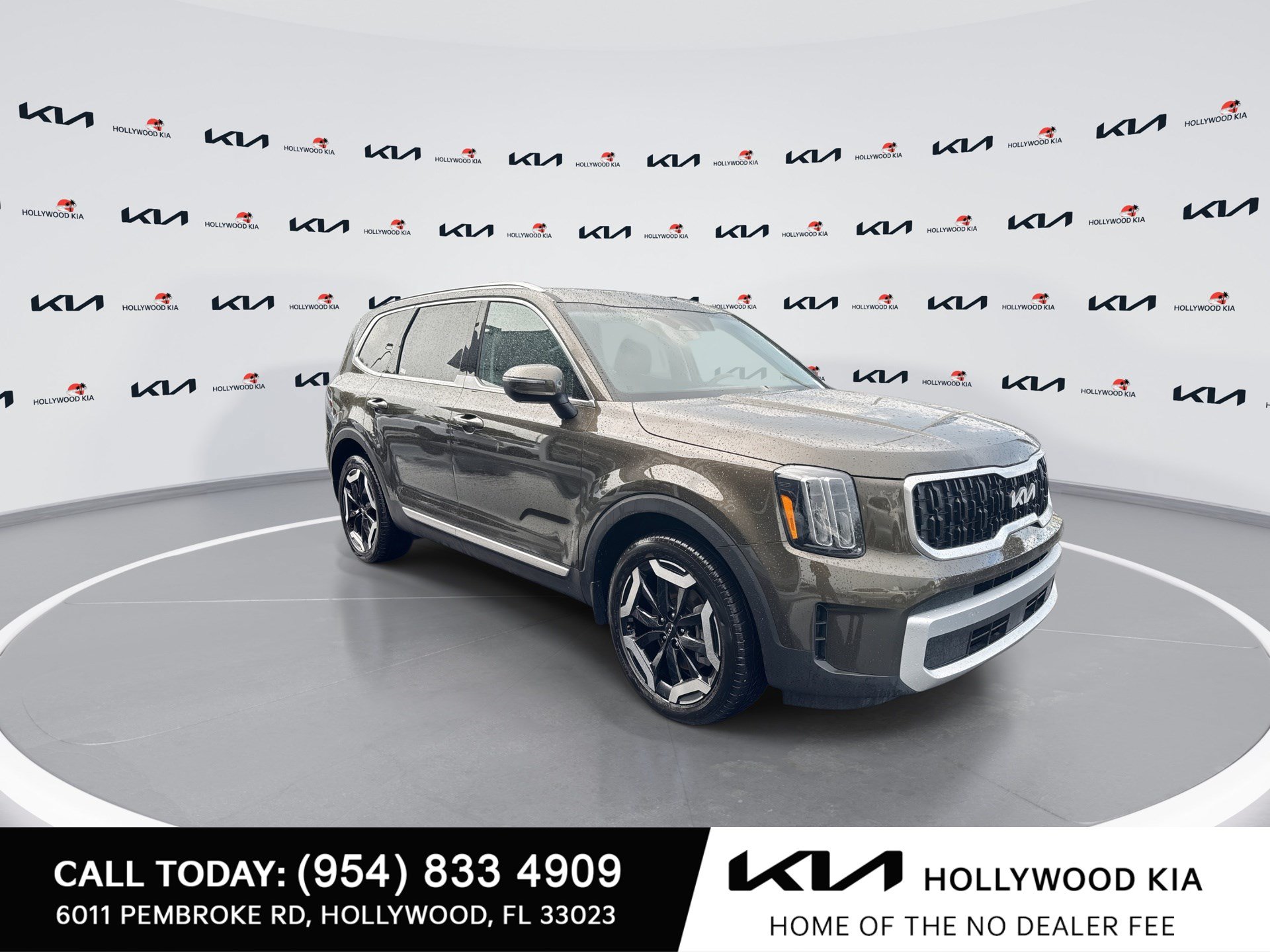 Used 2025 Kia Telluride EX FWD image 2