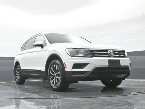 Used 2019 Volkswagen Tiguan SE w/ Panoramic Sunroof Package AWD/4WD image 41