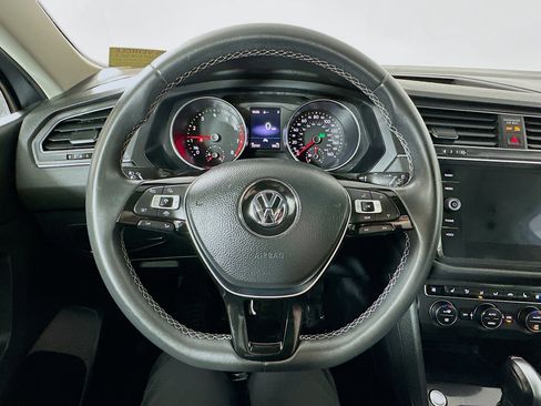 Used 2021 Volkswagen Tiguan SE image 11
