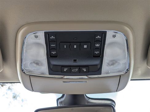 Used 2021 Jeep Grand Cherokee Limited w/ Luxury Group II image 25