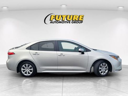Used 2025 Toyota Corolla LE image 3