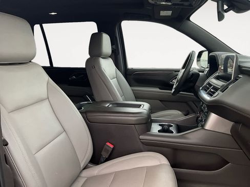 Used 2022 Chevrolet Tahoe Z71 w/ Luxury Package image 14