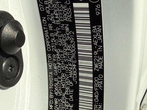 Used 2024 Toyota Corolla LE w/ LE Convenience Package FWD image 31