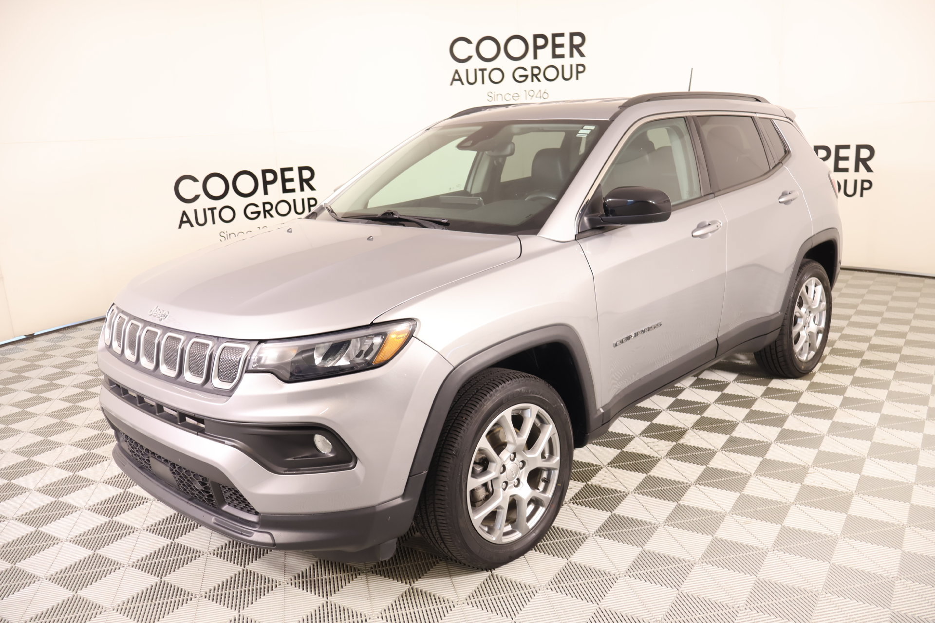 Used 2022 Jeep Compass Latitude AWD/4WD image 10
