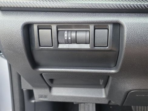 Used 2025 Subaru Crosstrek 2.0i Premium image 23