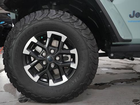 Used 2024 Jeep Wrangler Unlimited Rubicon 4xe AWD/4WD image 30