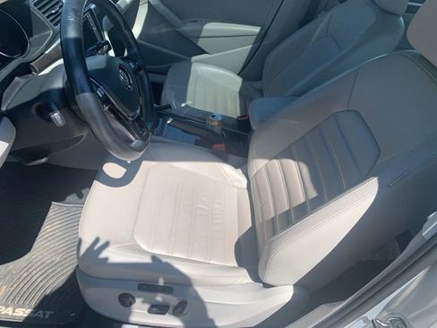 Used 2017 Volkswagen Passat 1.8T SEL Premium image 10
