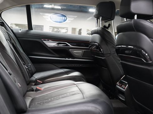 Used 2022 BMW 750i xDrive w/ Luxury Rear Seating Package AWD/4WD image 19