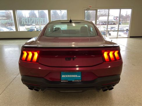 Used 2025 Ford Mustang GT Premium RWD image 9