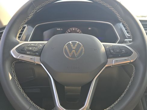 Certified 2024 Volkswagen Tiguan SE AWD/4WD image 23