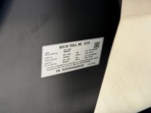 Used 2025 Tesla Cybertruck AWD Crew Cab image 32