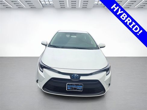 Used 2023 Toyota Corolla LE w/ LE Convenience Package image 2
