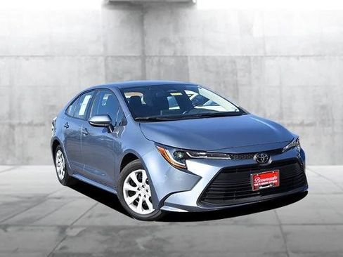 Used 2025 Toyota Corolla LE image 2