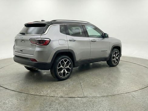 Used 2025 Jeep Compass Limited image 9