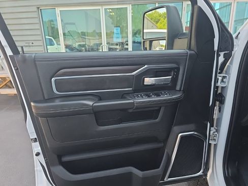Used 2025 RAM 2500 Laramie AWD/4WD image 14