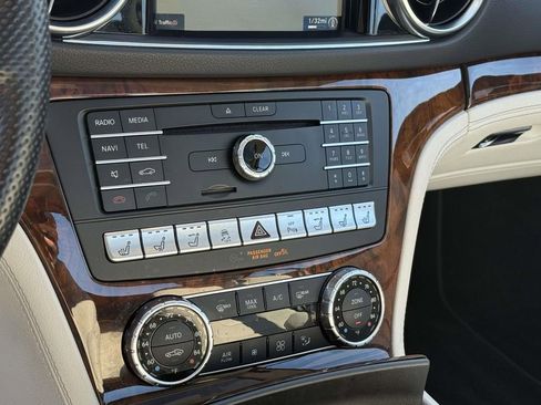 Used 2017 Mercedes-Benz SL 550 image 16