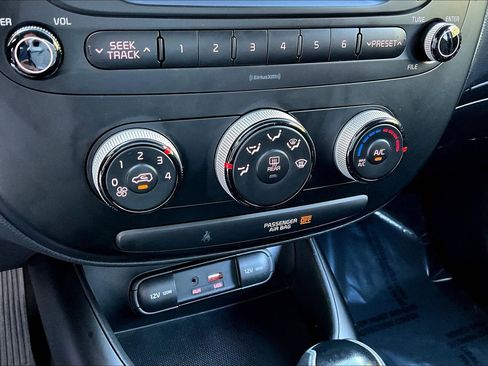 Used 2017 Kia Soul FWD image 11