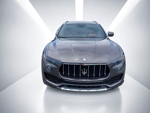 Used 2017 Maserati Levante S AWD/4WD image 2