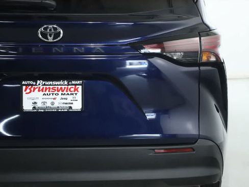 Used 2026 Toyota Sienna LE AWD/4WD image 42