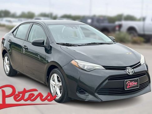 Used 2017 Toyota Corolla LE FWD image 1