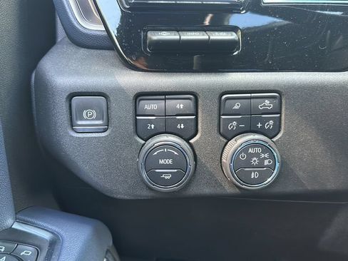 Used 2024 Chevrolet Silverado 2500 High Country w/ High Country Premium Package AWD/4WD image 31
