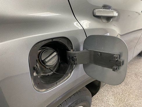 Used 2020 Chevrolet Trax LT w/ LT Convenience Package image 28