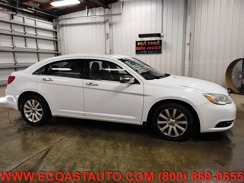 Used 2014 Chrysler 200 Limited w/ Sun/Sound Group FWD image 2
