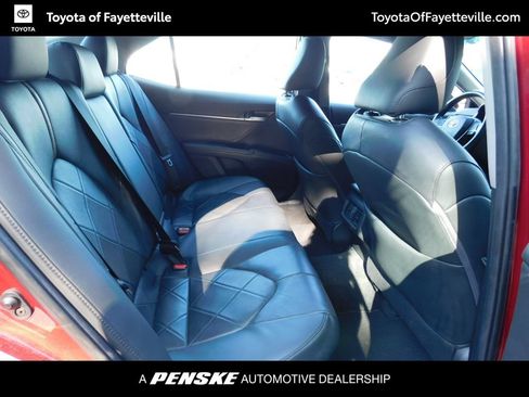 Used 2018 Toyota Camry XLE FWD image 5