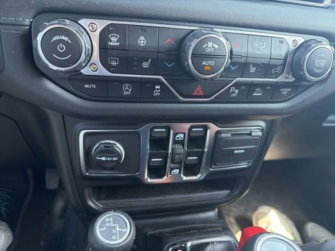 Used 2025 Jeep Wrangler Unlimited Sahara AWD/4WD image 12