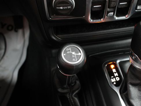 Used 2024 Jeep Wrangler Unlimited Sahara AWD/4WD image 35