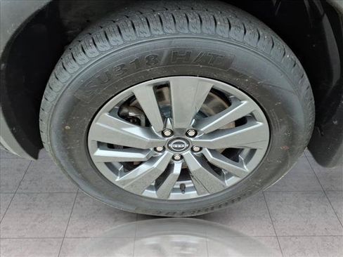 Used 2024 Nissan Pathfinder SV AWD/4WD image 14