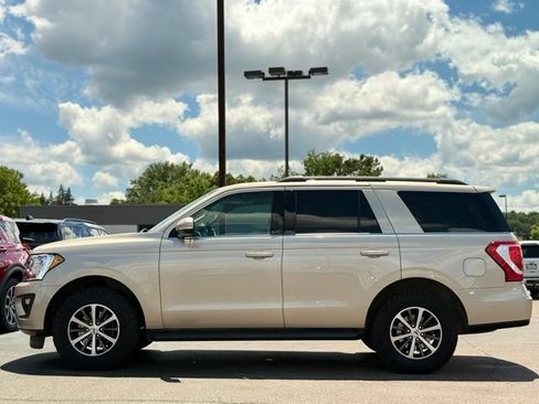 Used 2018 Ford Expedition XLT w/ Equipment Group 201A AWD/4WD image 42