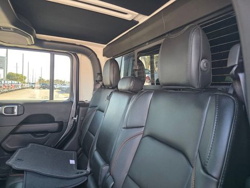 Used 2021 Jeep Gladiator Mojave image 16